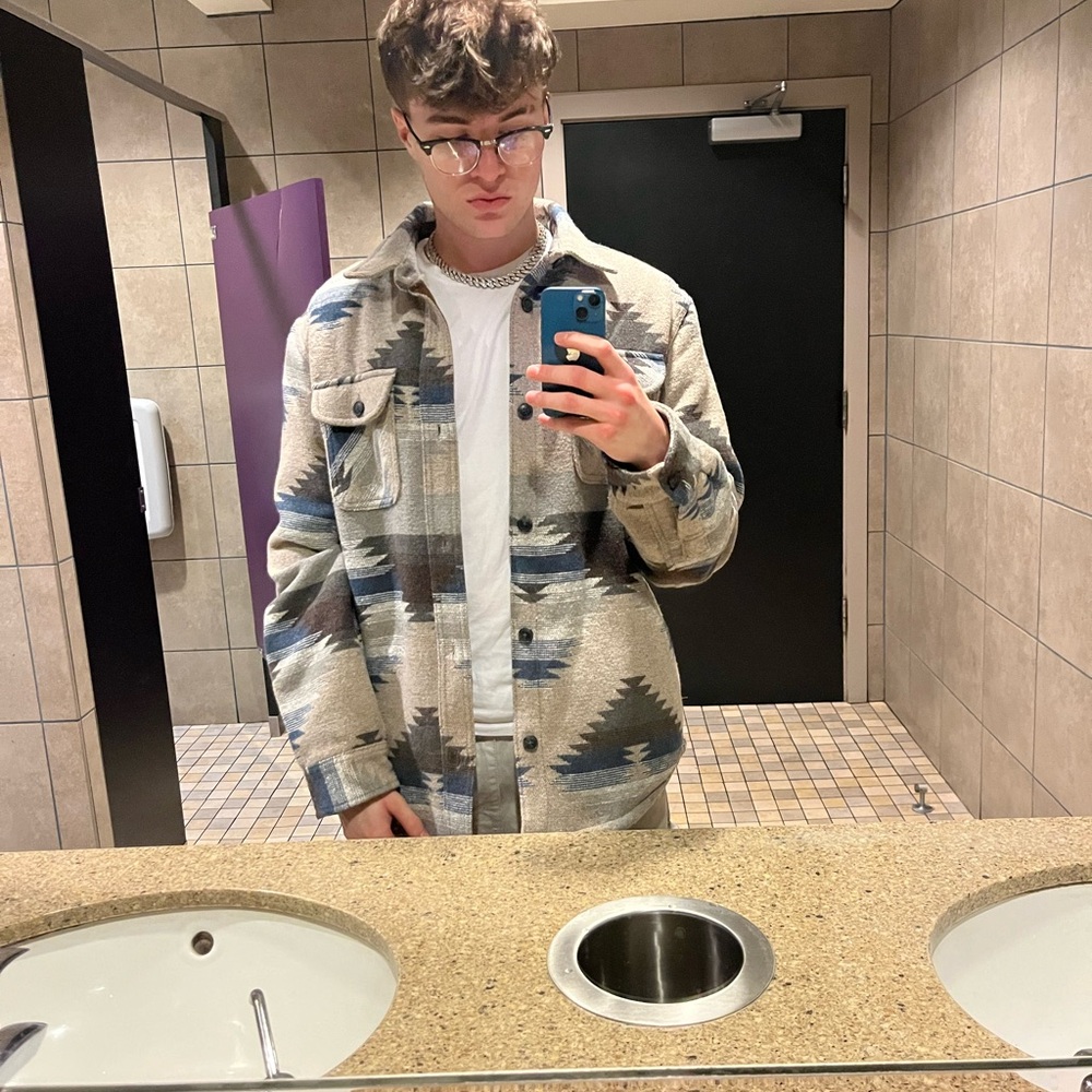 Meet your Posher, Laith